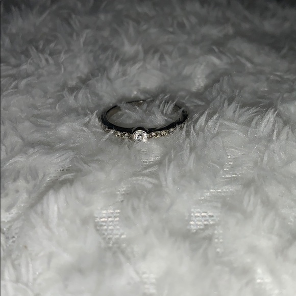 silver ring - Picture 1 of 2